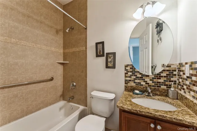 a view of entryway and hall