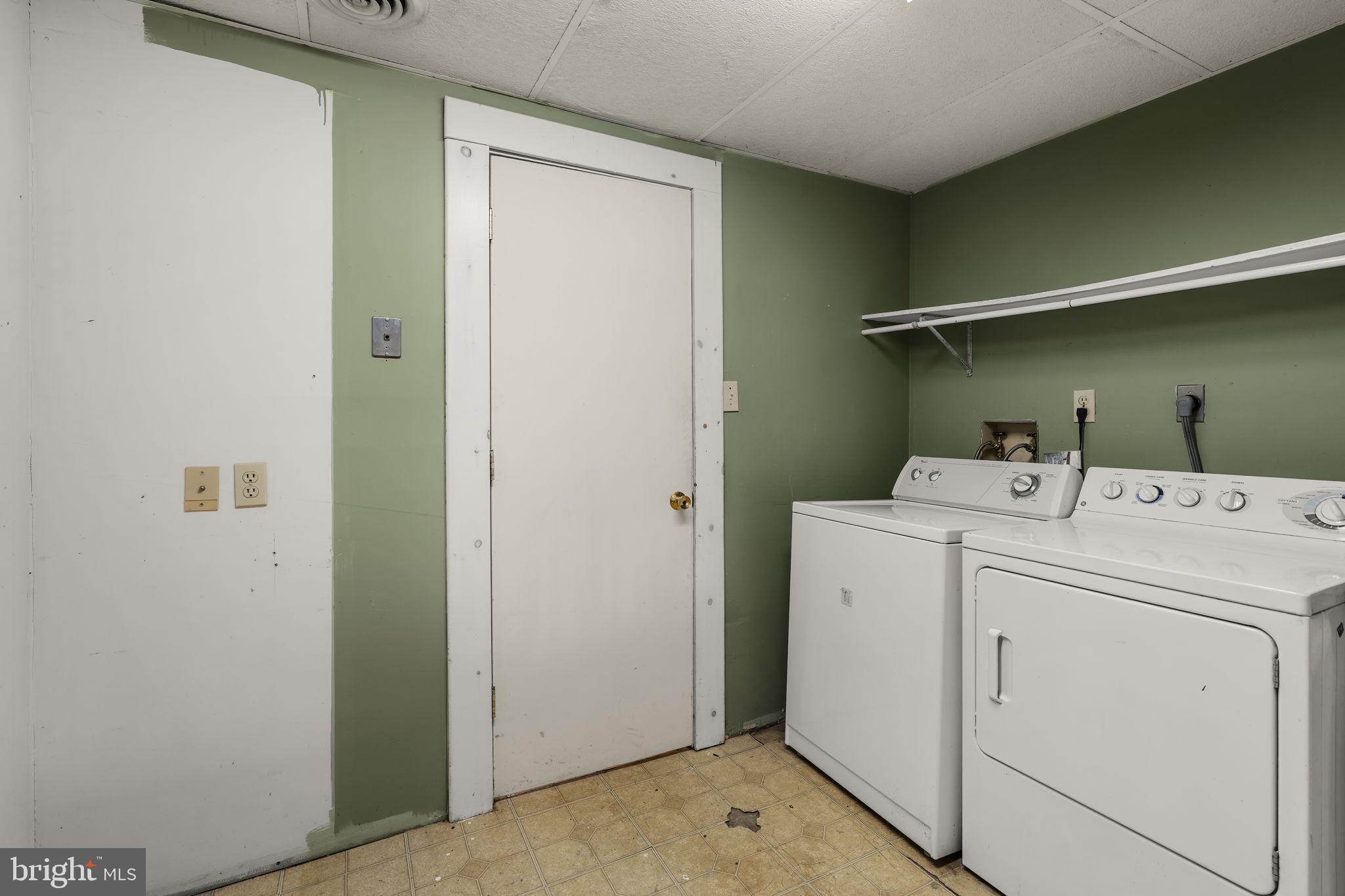 30 Buttonwood Drive Lititz, PA 17543 - Photo 37 of 43 a utility room with dryer and washer