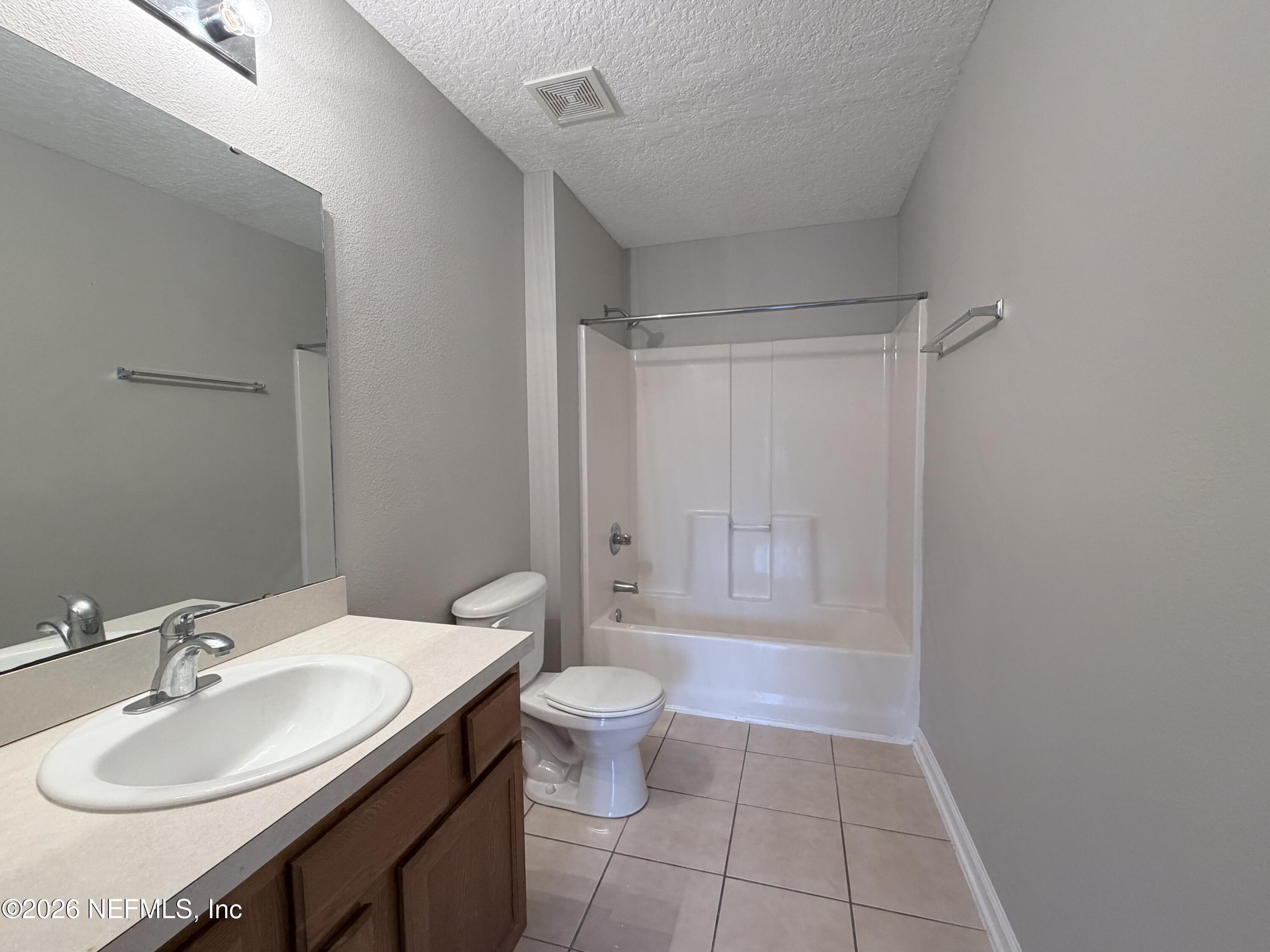 7920 Merrill Road, Unit 1811 Jacksonville, FL 32277 - Photo 7 of 11 Primary bath