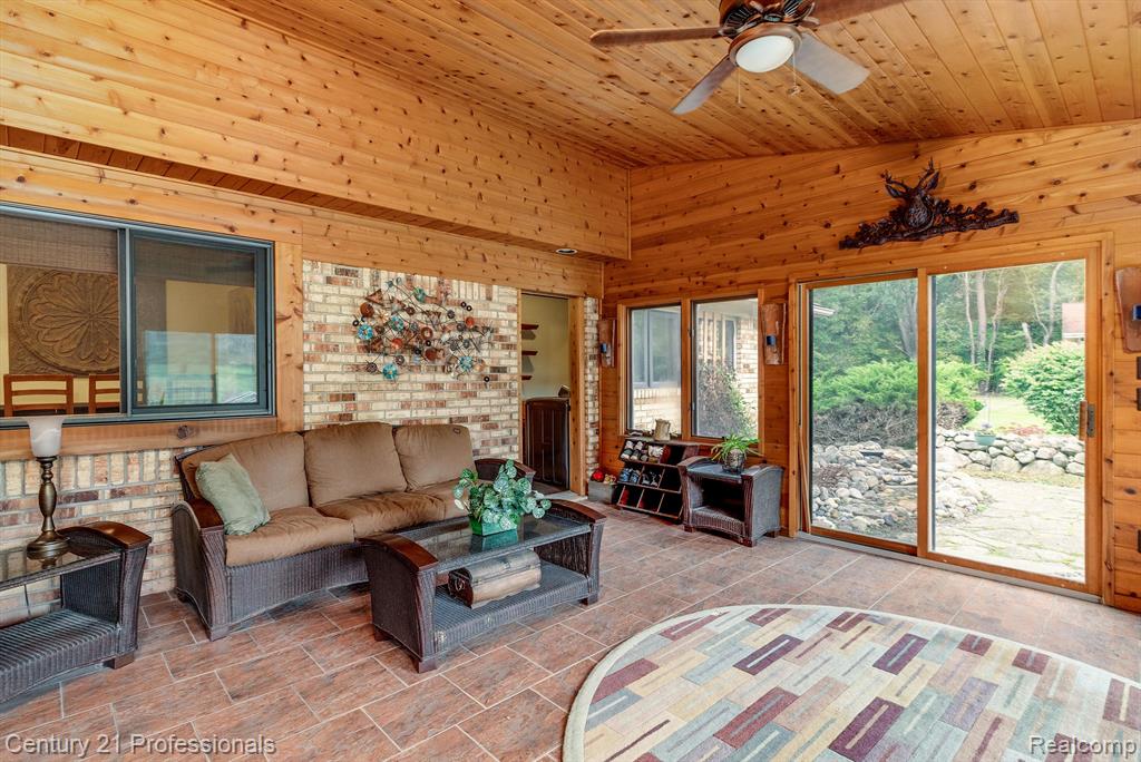 9601 Kier Road Clarkston, MI 48348 - Photo 8 of 73