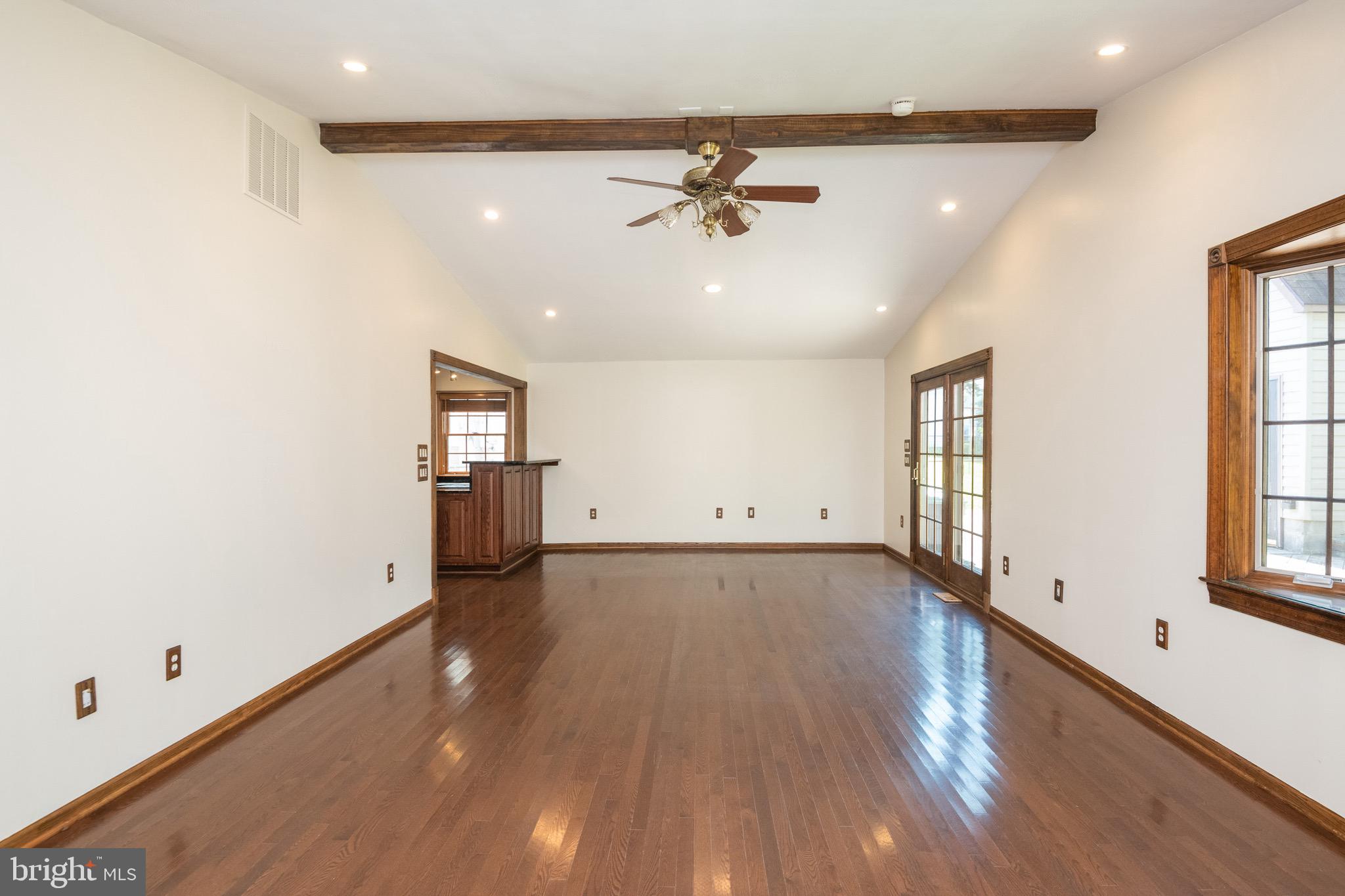 43 Honeycomb Road Baltimore, MD 21220 - Photo 13 of 28 Huge Family Room
