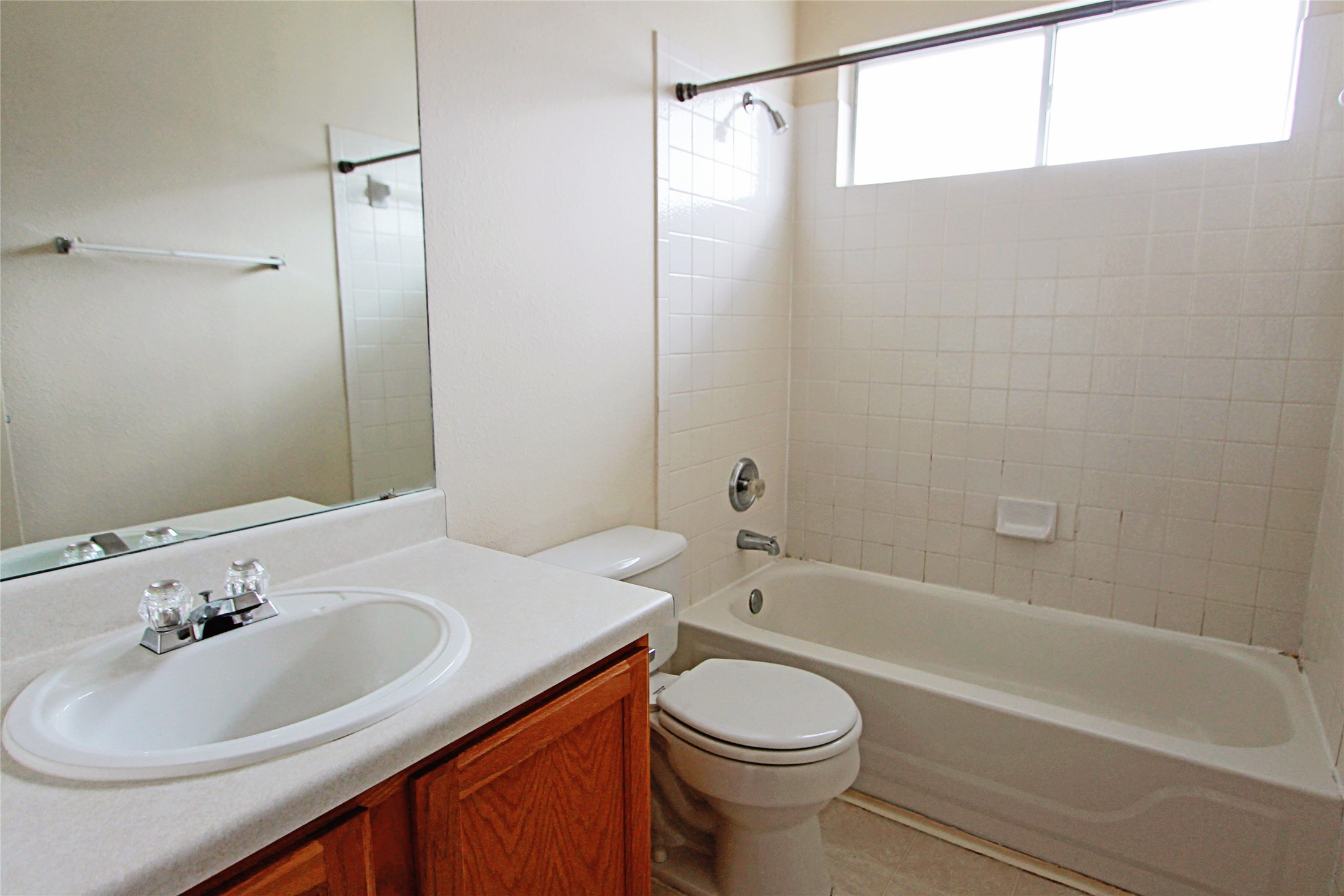 1821 Friars Tale Lane Austin, TX 78748 - Photo 10 of 20 Bathroom with vanity and shower / bath combination