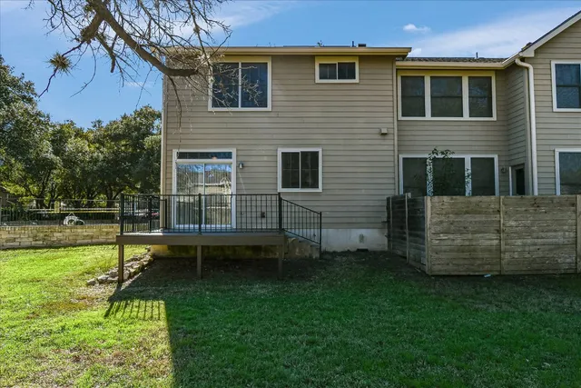 a view of a house with a backyard