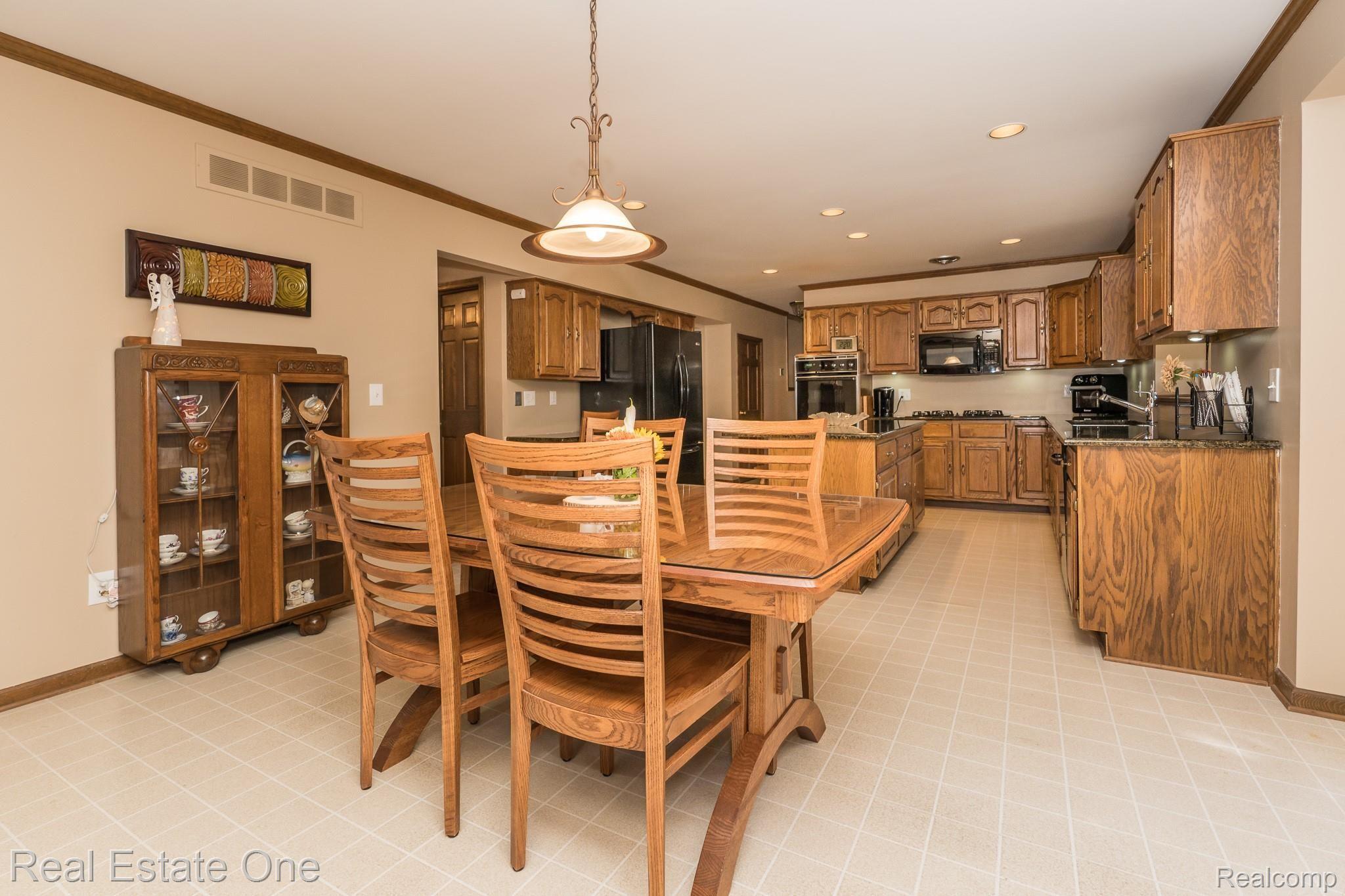 1261 Springwood Court Rochester, MI 48309 - Photo 14 of 85 Springwood MLS-W051.jpg