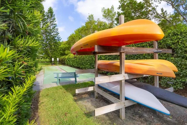 $925,000 | 4825 Gulf Of Mexico Drive, Unit 202, Longboat Key, FL 34228