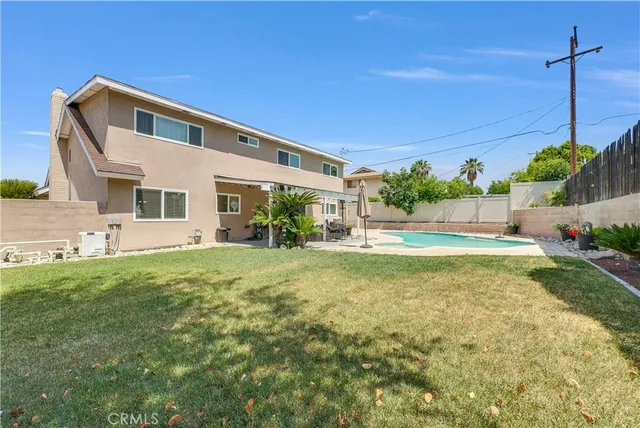 a view of a house with a backyard