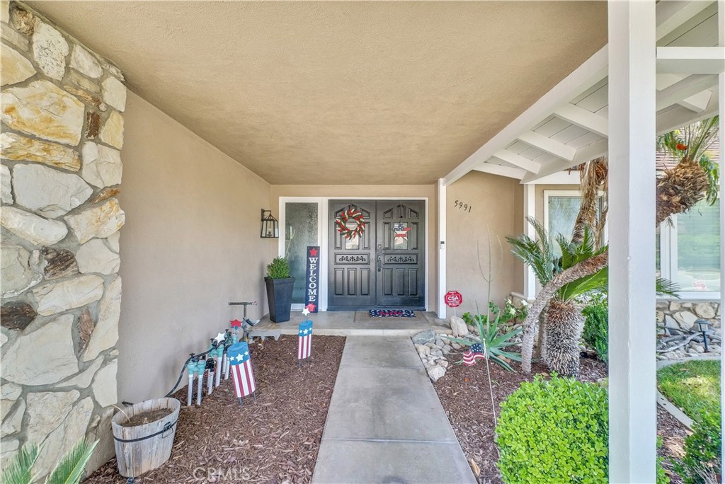 5991 Rogers Lane San Bernardino, CA 92404 - Photo 4 of 33 a front view of a house with garden