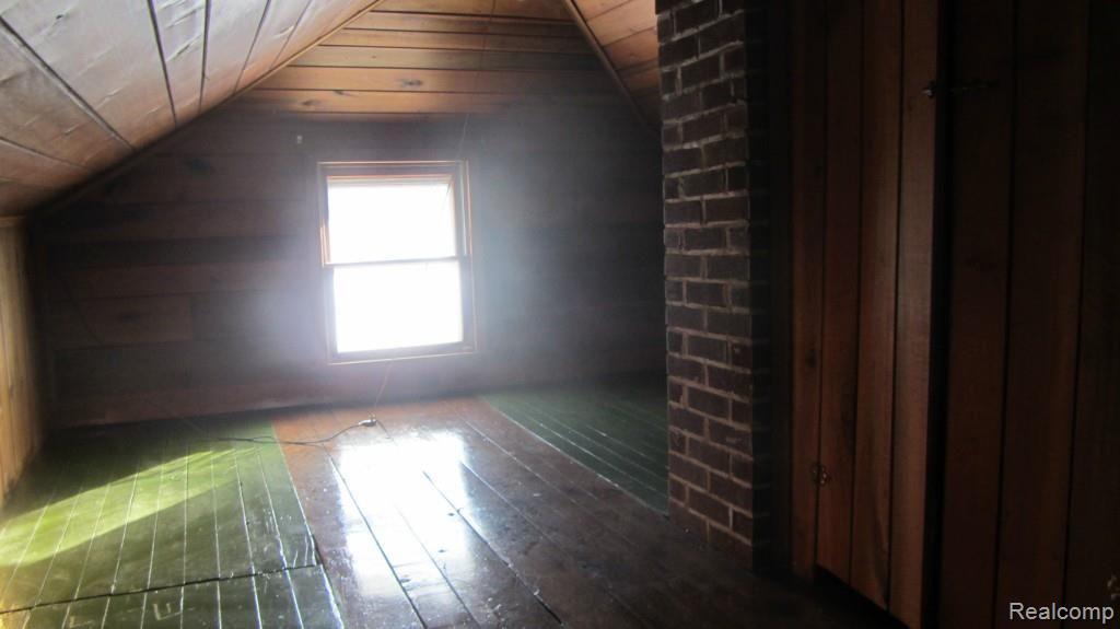 7395 Buckell Lake Road Holly, MI 48442 - Photo 11 of 32 Bedroom with walk in closet
