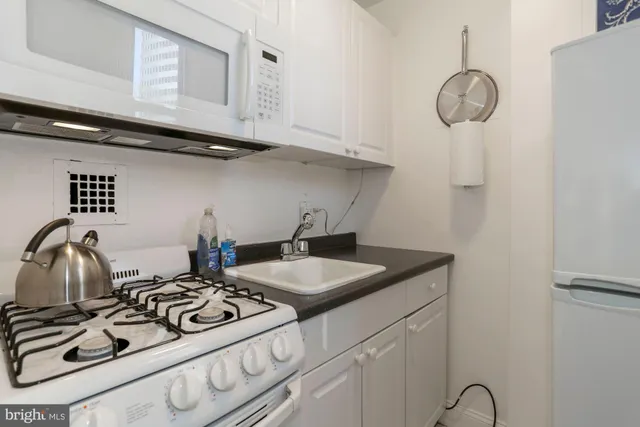 $1,800 | 1121 Arlington Boulevard, Unit 726, Arlington, VA 22209