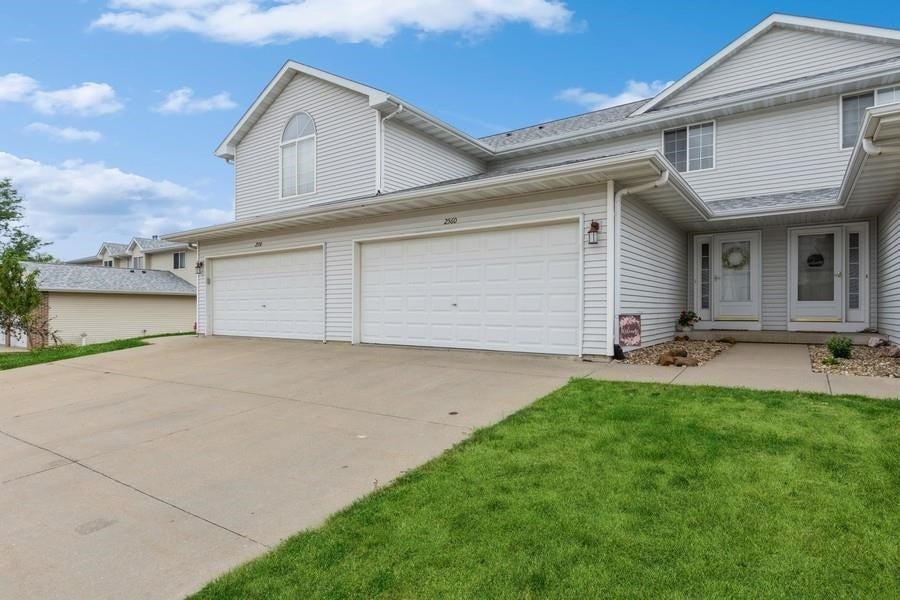 2560 Ridgeview Way Marion, IA 52302 - Photo 2 of 28 Gallery Image 2