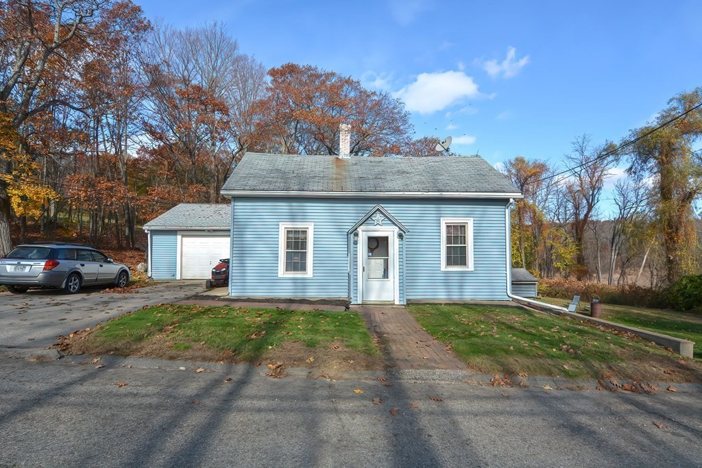 11 Oakham Road North Brookfield, MA 01535 - Photo 1 of 30 Gallery Image 1
