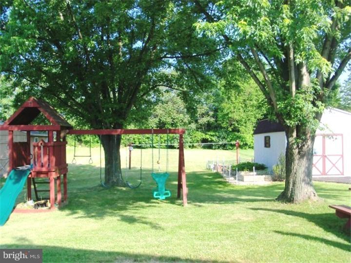 37 Jackson Road Gilbertsville, PA 19525 - Photo 2 of 25 Gallery Image 2