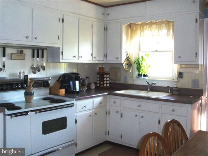 37 Jackson Road Gilbertsville, PA 19525 - Photo 3 of 25 Gallery Image 3