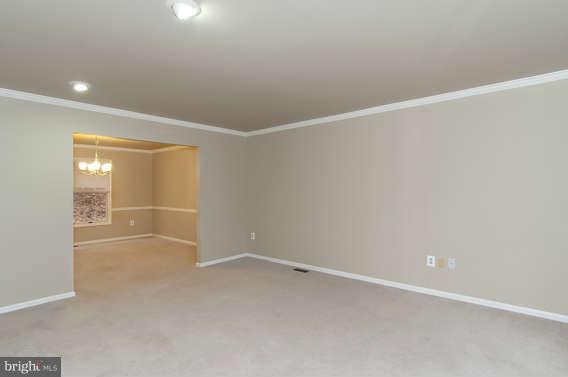 13 Autumn Ridge Court Silver Spring, MD 20906 - Photo 4 of 30 Living Room