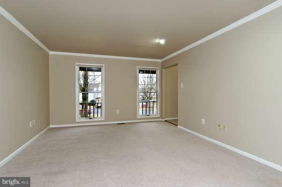 13 Autumn Ridge Court Silver Spring, MD 20906 - Photo 5 of 30 Living Room