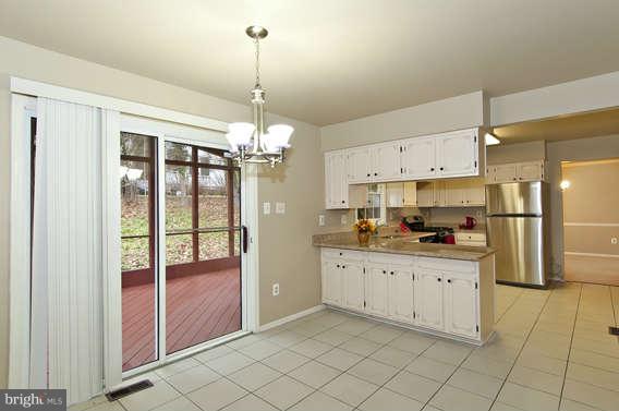 13 Autumn Ridge Court Silver Spring, MD 20906 - Photo 7 of 30 Kitchen