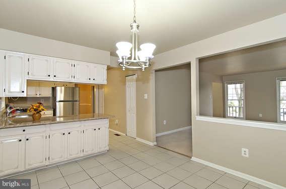 13 Autumn Ridge Court Silver Spring, MD 20906 - Photo 8 of 30 Kitchen