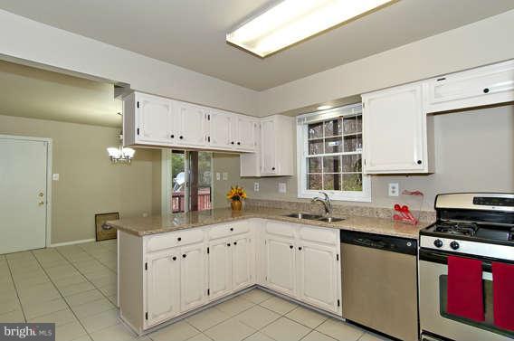 13 Autumn Ridge Court Silver Spring, MD 20906 - Photo 9 of 30 Kitchen