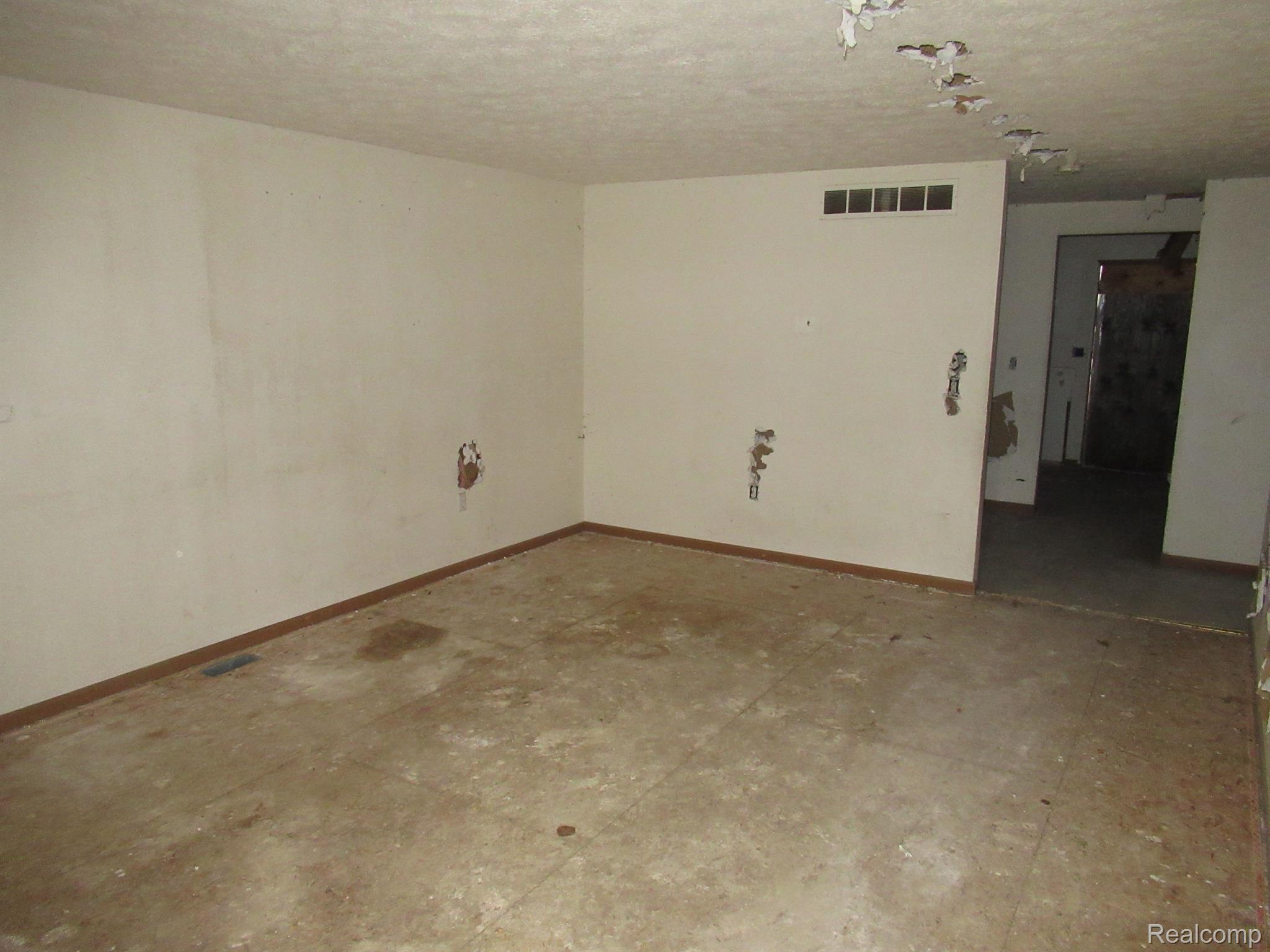 4487 French Road Detroit, MI 48214 - Photo 4 of 16 Gallery Image 4