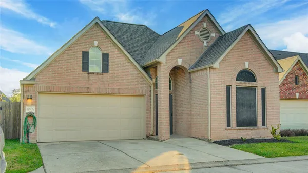 $3,000 | 10506 Pleasant Villas Lane, Houston, TX 77075