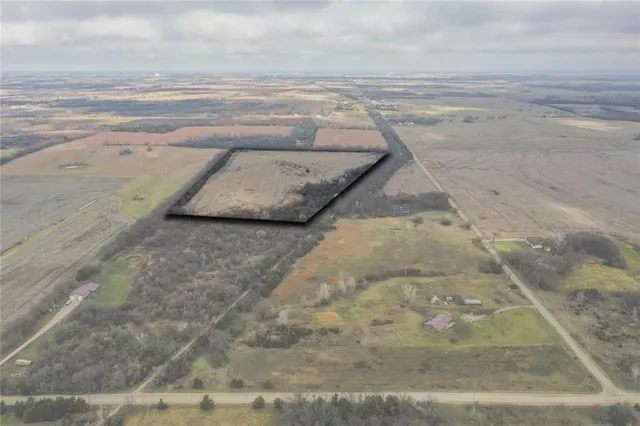 $240,000 | South Stubbs Road, Quenemo, KS 66528