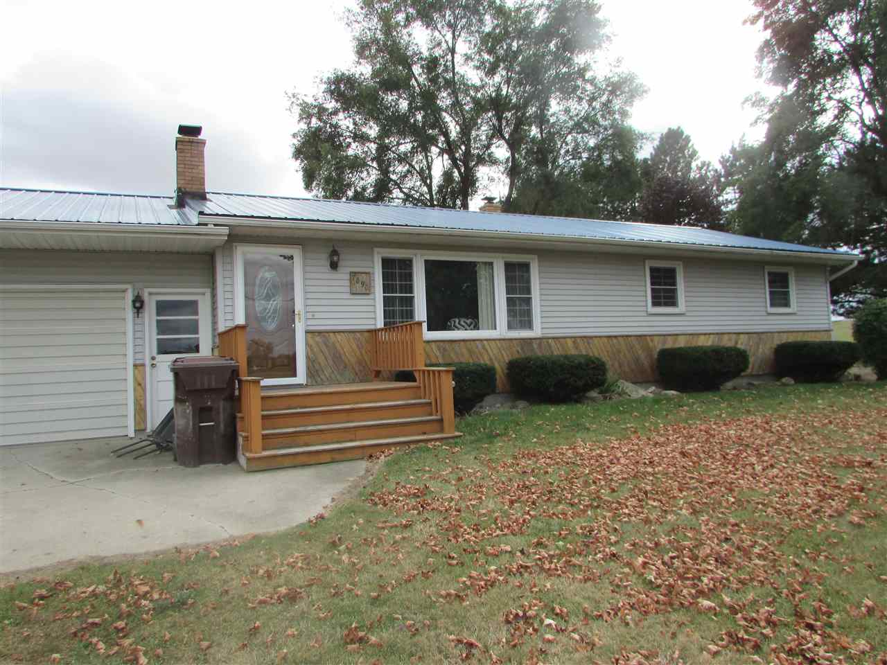 7090 East Pleasant Valley Road Shepherd, MI 48883 - Photo 5 of 18 1839234-4.JPG