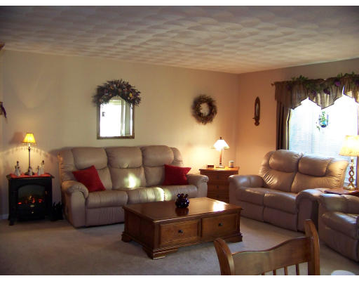 101 Abington Road, Unit 101 Danvers, MA 01923 - Photo 2 of 4 Gallery Image 2
