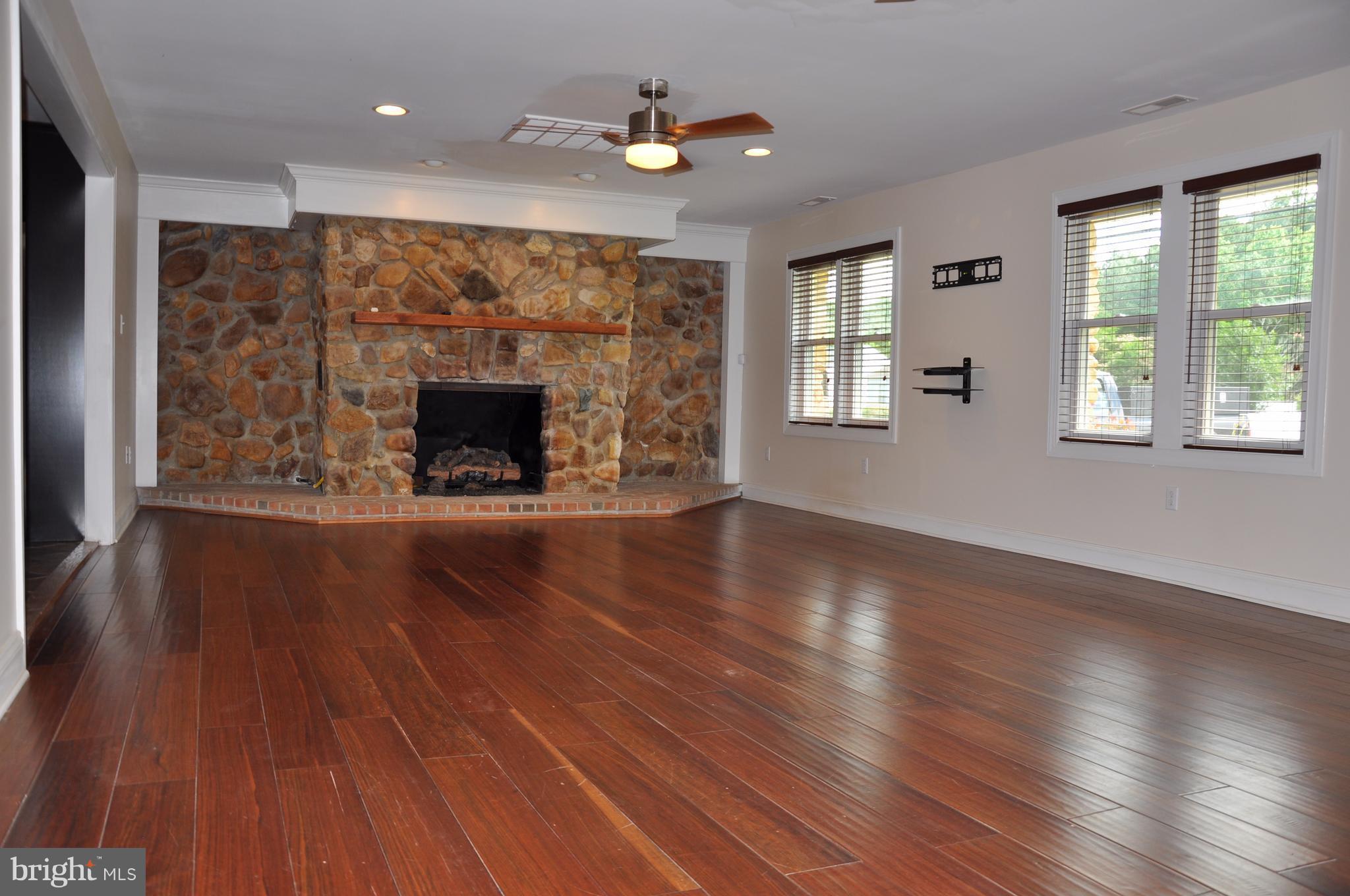 1333 Stone Boundary Road Cambridge, MD 21613 - Photo 3 of 30 Living Room