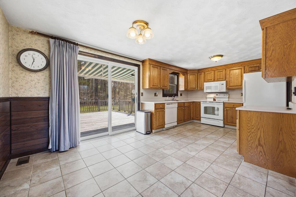 955 Bridgton Road Westbrook, ME 04092 - Photo 9 of 53 Kitchen / Dining Area