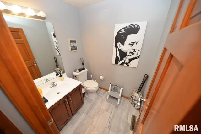 $415,000 | 501 Cardinal Drive, Mount Vernon, IL 62864