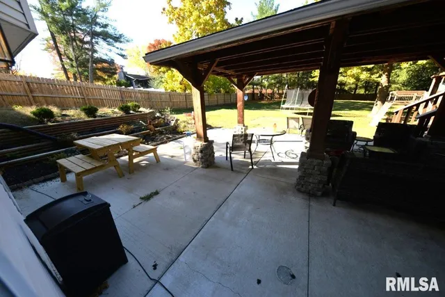 $415,000 | 501 Cardinal Drive, Mount Vernon, IL 62864