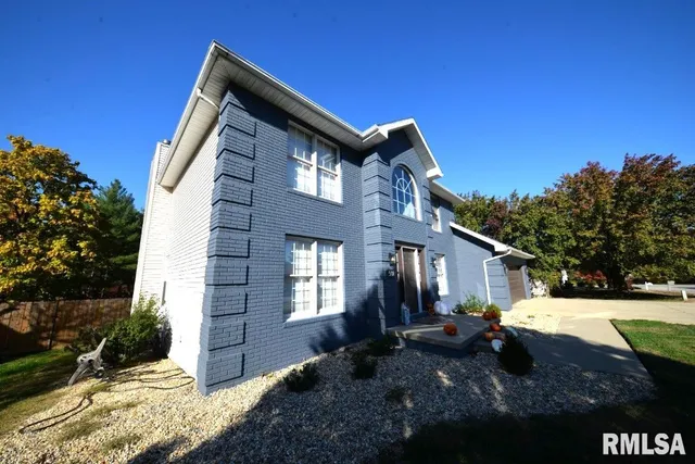 $415,000 | 501 Cardinal Drive, Mount Vernon, IL 62864