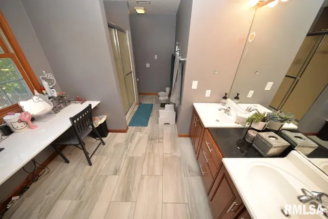 $415,000 | 501 Cardinal Drive, Mount Vernon, IL 62864