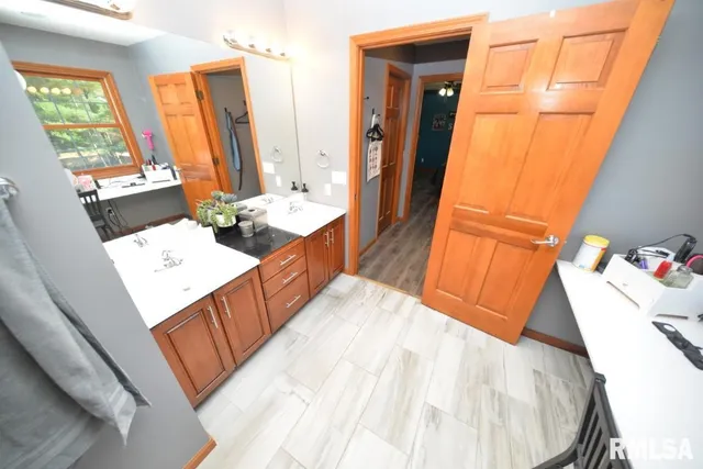 $415,000 | 501 Cardinal Drive, Mount Vernon, IL 62864