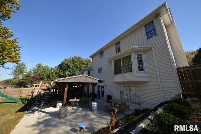 $415,000 | 501 Cardinal Drive, Mount Vernon, IL 62864