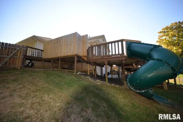 $415,000 | 501 Cardinal Drive, Mount Vernon, IL 62864