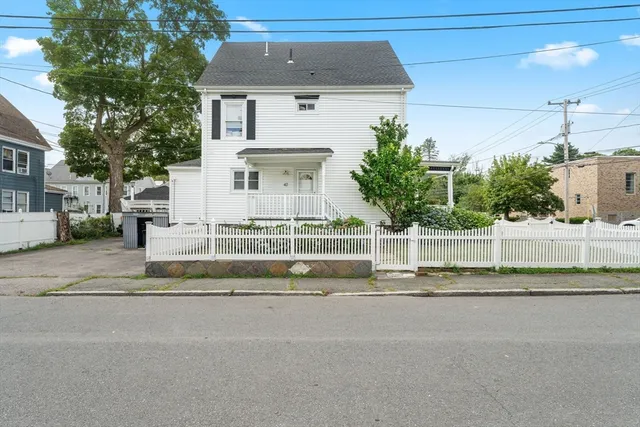 a black and white photo of a floor plan