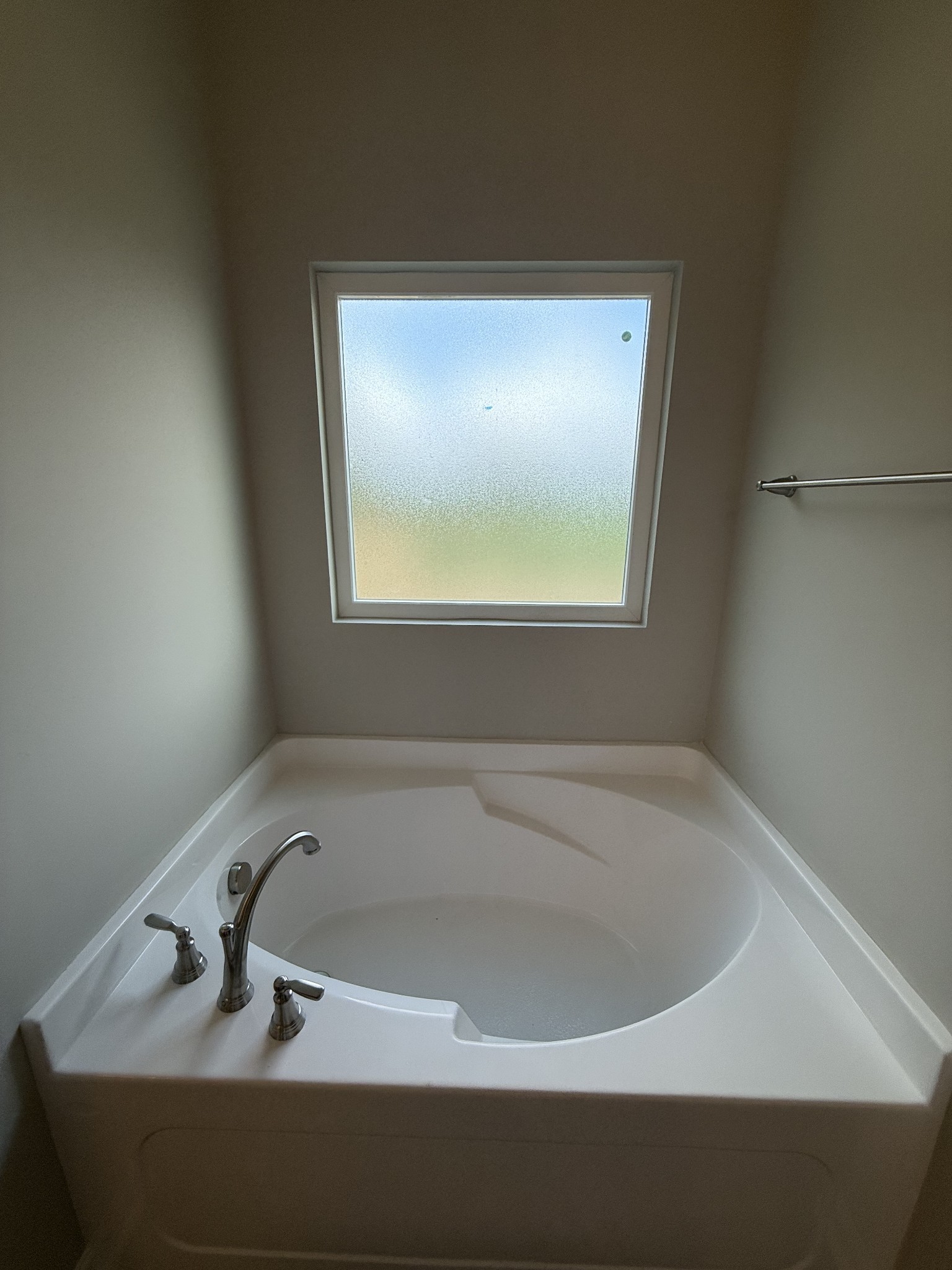 31 Spring House Drive Manchester, TN 37355 - Photo 12 of 32 a bathroom with a bathtub