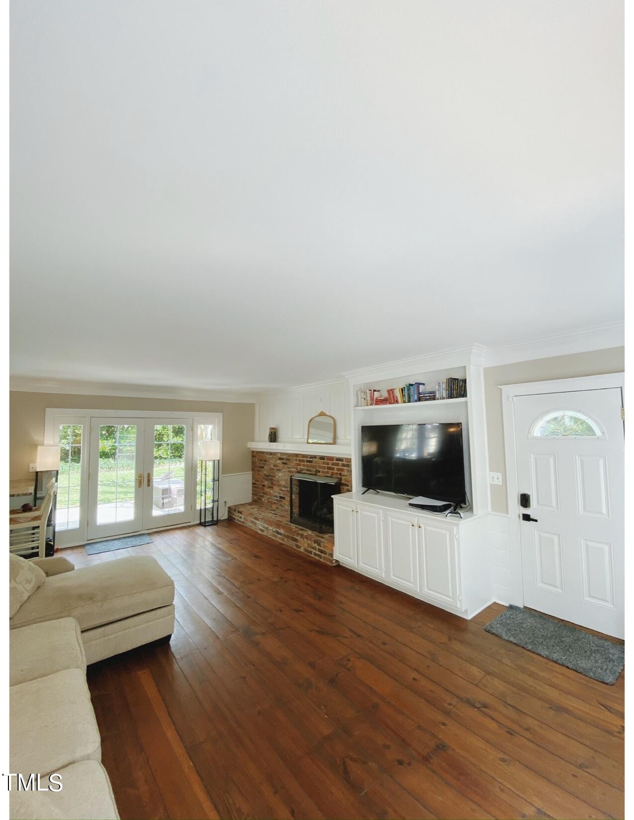 2000 Cayuga Place Raleigh, NC 27612 - Photo 10 of 31 a living room with furniture and a wooden floor