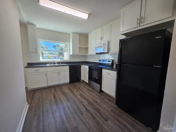 $1,300 | 517 Chaseville Street, Pensacola, FL 32507