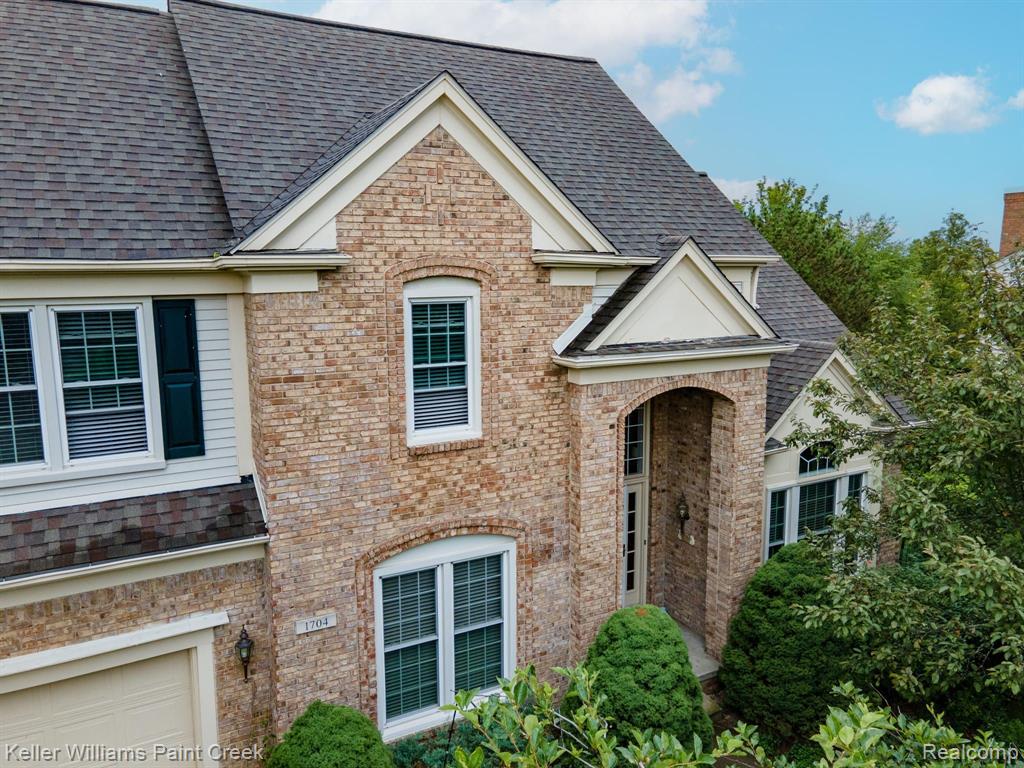 1704 Devonwood Drive Rochester Hills, MI 48306 - Photo 2 of 38