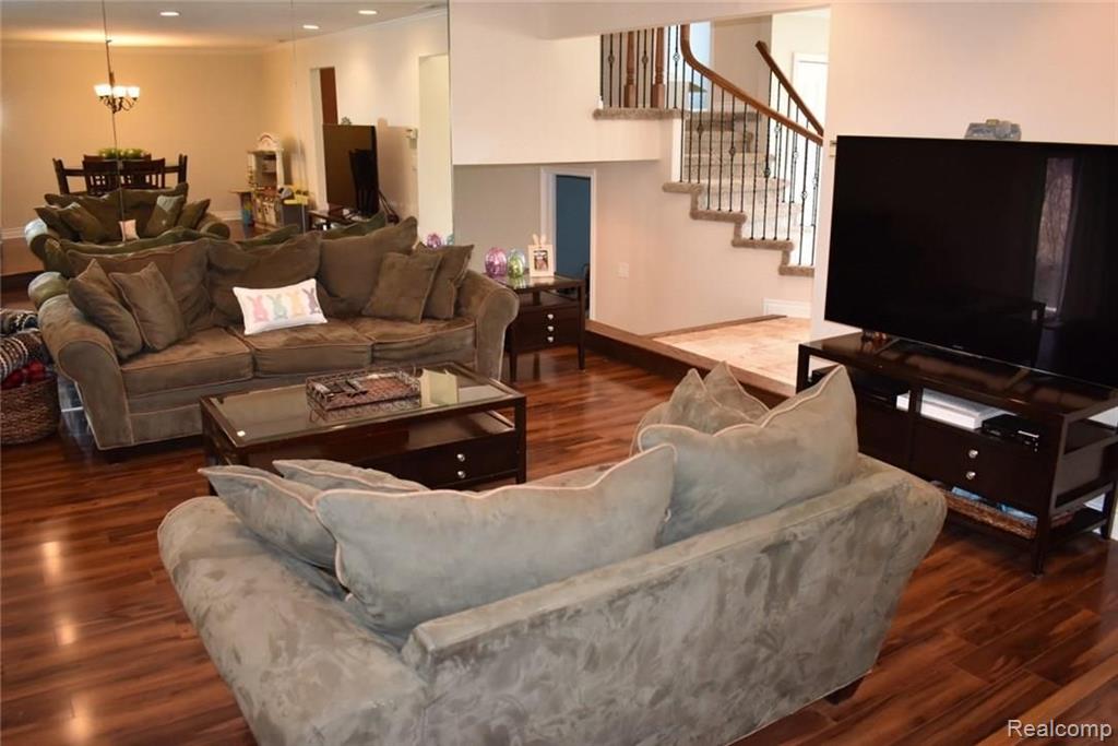 31035 Carriage Hill Road Farmington Hills, MI 48331 - Photo 11 of 32