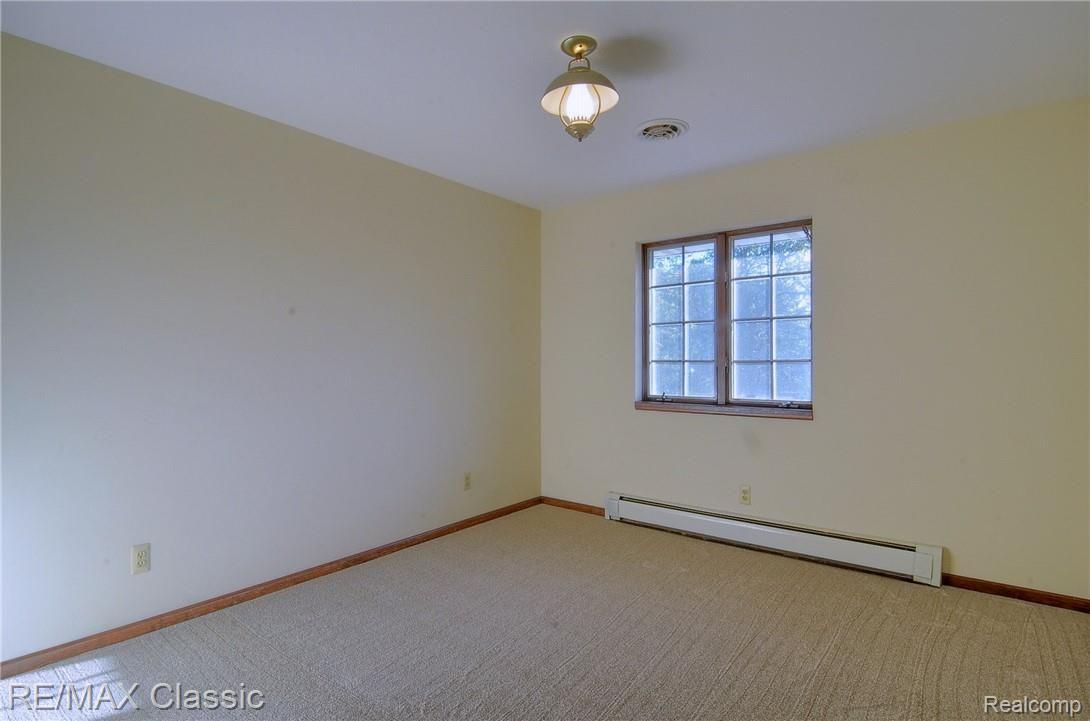 8661 Antcliff Road Howell, MI 48855 - Photo 12 of 38 2nd_Bedroom.jpg
