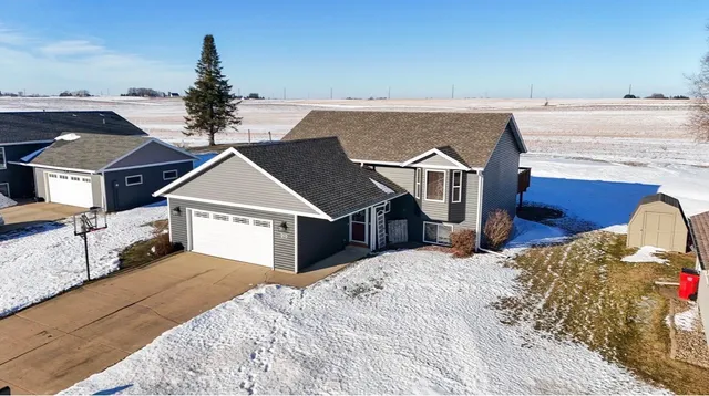 $350,000 | 210 8th Avenue Northwest, Plainview, MN 55964