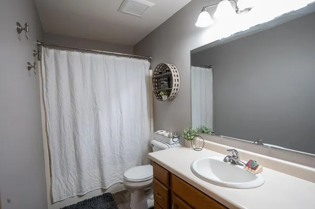 $350,000 | 210 8th Avenue Northwest, Plainview, MN 55964