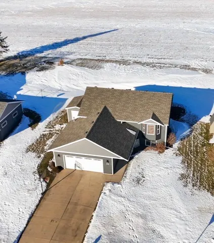 $350,000 | 210 8th Avenue Northwest, Plainview, MN 55964