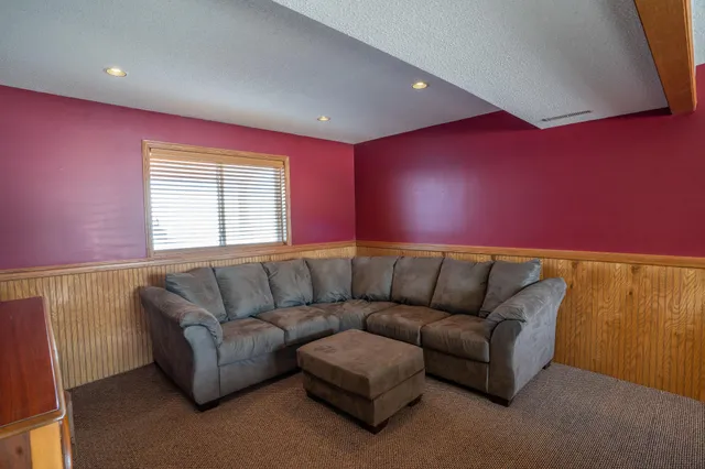 $350,000 | 210 8th Avenue Northwest, Plainview, MN 55964