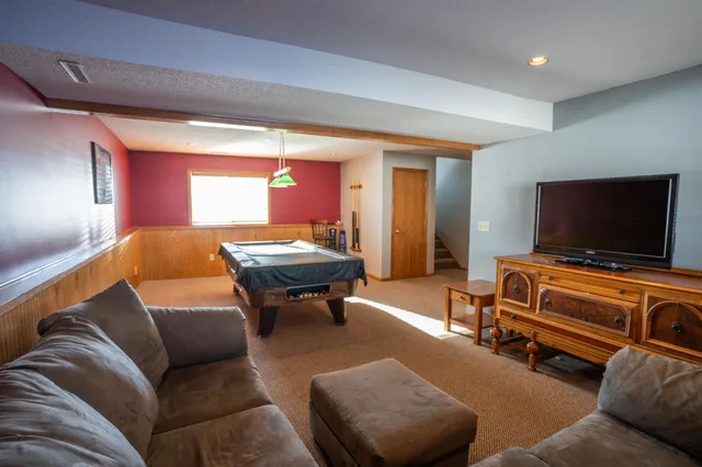 $350,000 | 210 8th Avenue Northwest, Plainview, MN 55964