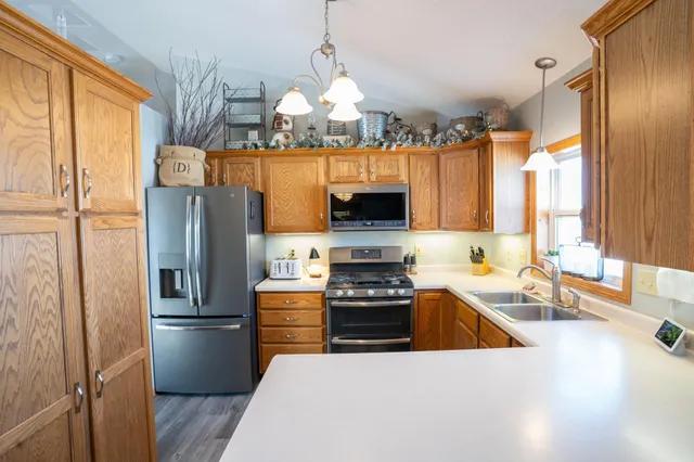 $350,000 | 210 8th Avenue Northwest, Plainview, MN 55964