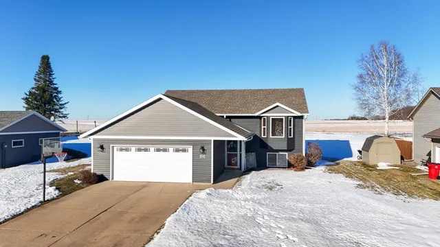 $350,000 | 210 8th Avenue Northwest, Plainview, MN 55964